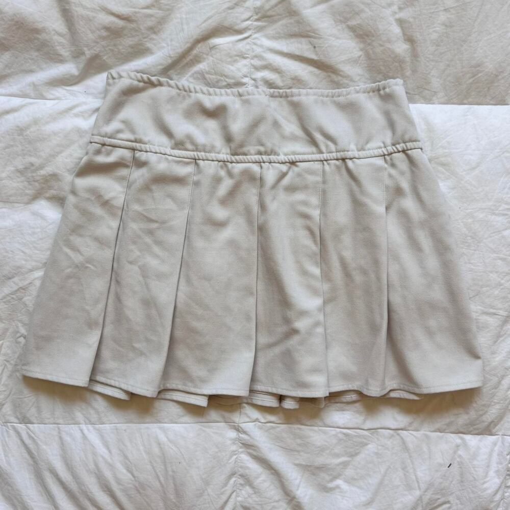 hollister Cream ultra high rise pleated mini skirt sz large neutral preppy